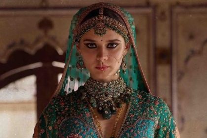 sabyasachi mukherjee blouse