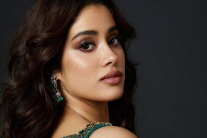 Trendy Backless Blouse Designs To Look Like A Celebrity