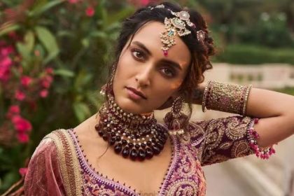 latest-v-neck-blouse-designs