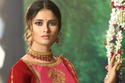 unique-blouse-designs-for-head-turning-saree-looks