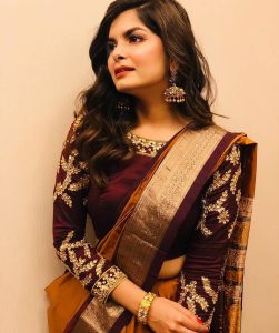 Trending & Stylish Full Sleeve Blouse Designs For Lehengas & Sarees