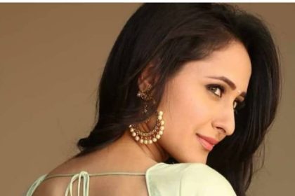 Simple Low Back Neck Blouse Designs for Saree