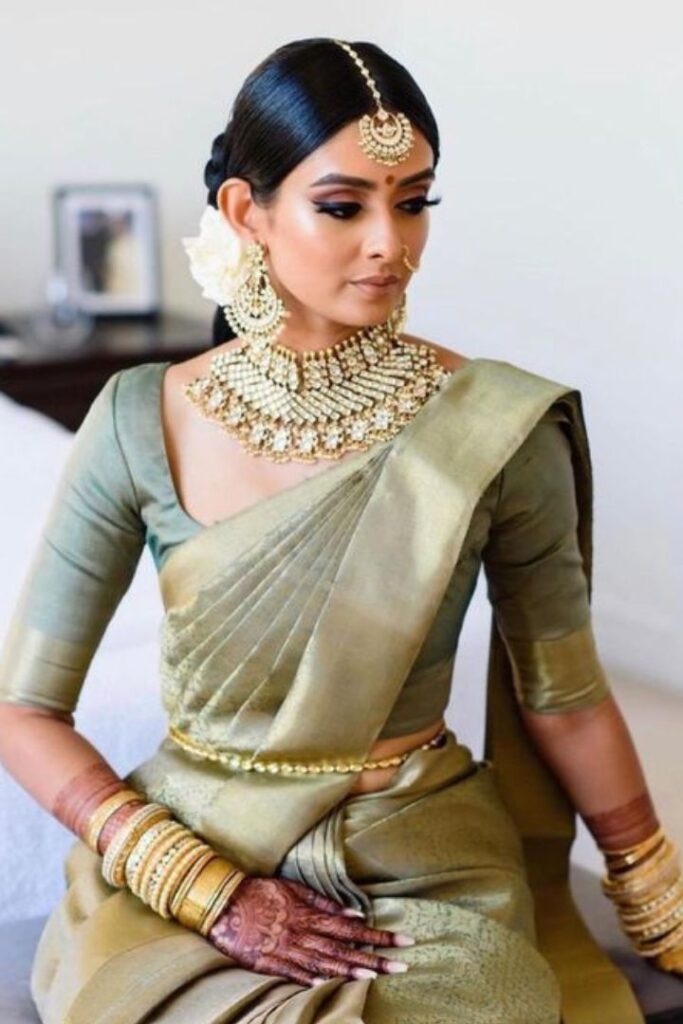 Blouse Neck Square Designs in Simple