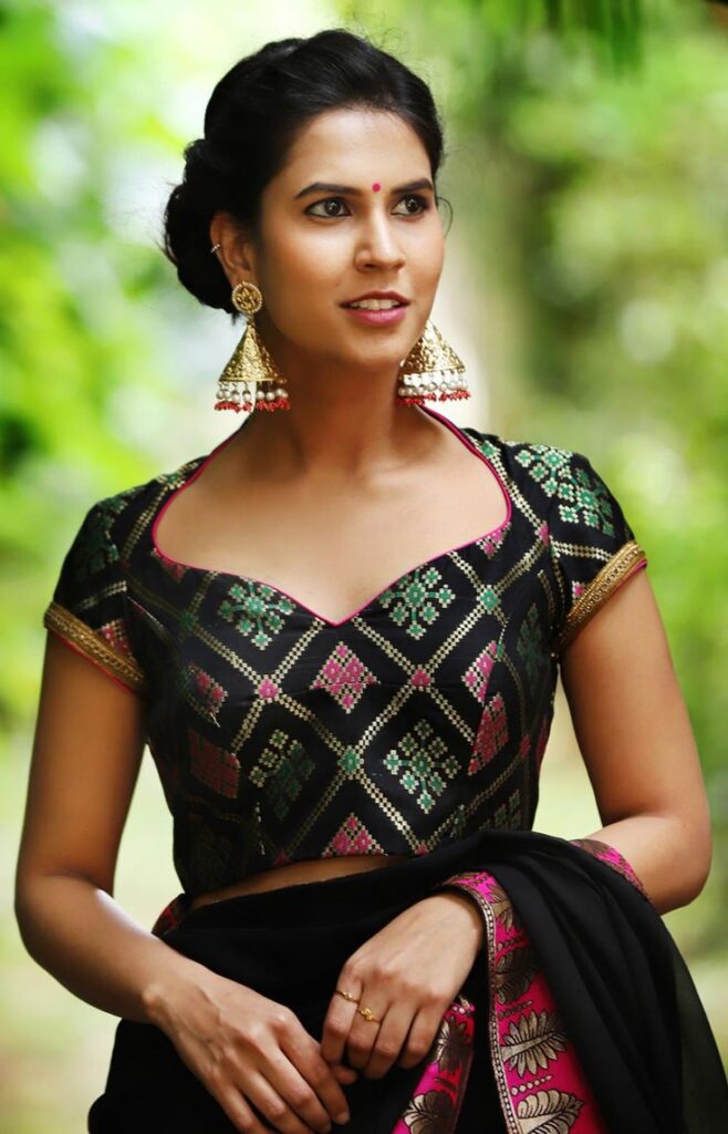 Blouse Piping Neck Design
