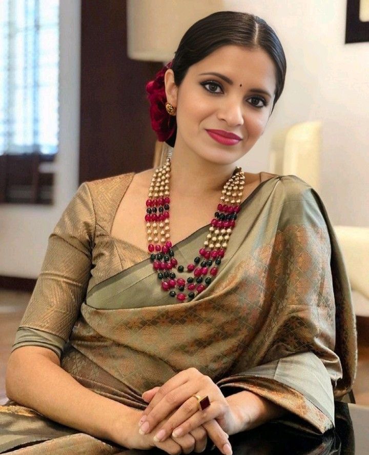 Elbow-Length Jacquard Blouse