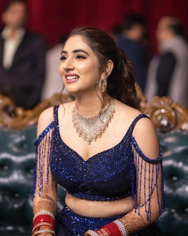 कोल्ड शोल्डर नेक ब्लाउज डिज़ाइन