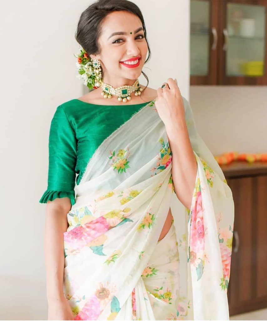 राउंड नेक ब्लाउज डिज़ाइन