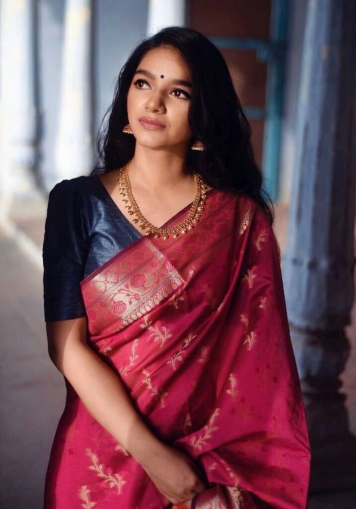 which-colour-blouse-to-wear-with-red-saree