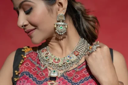 From Jhumkas to Bangles: Accessorize Like a Garba Queen