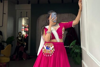 Garba Selfies In Different Coloured Chaniya Choli
