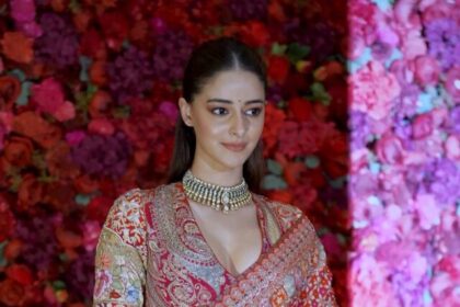 From Saree to Slay – How one blouse changes the entire look.