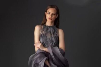 Ruffled Skirt, Iconic Blouse – Fashion’s Perfect Duo