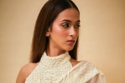 Halter Neck Magic – Make Your Festive Look Bold